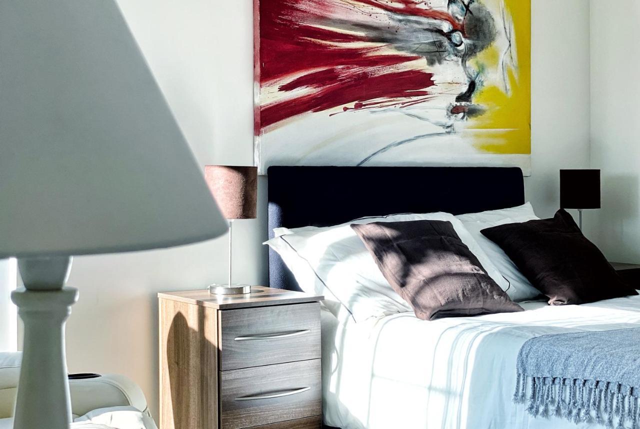 Artistic And Luxurious With Sea View. Side