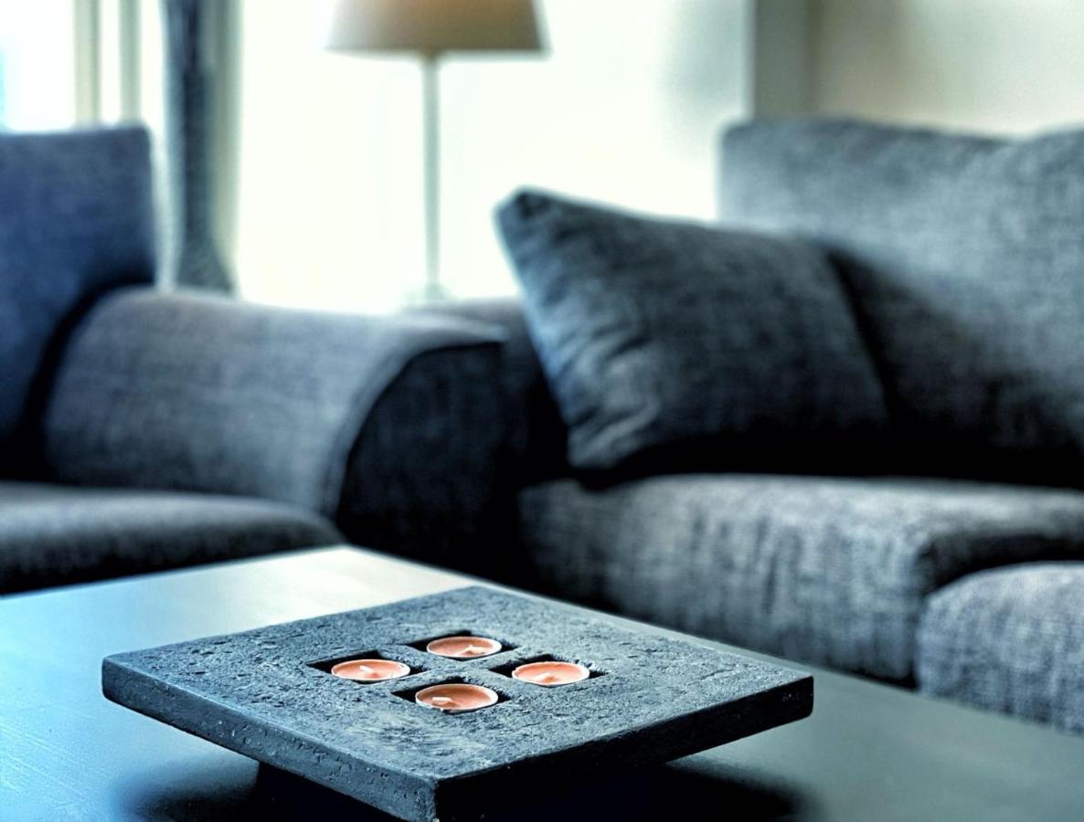 Apartment Artistic And Luxurious With Sea View. Side