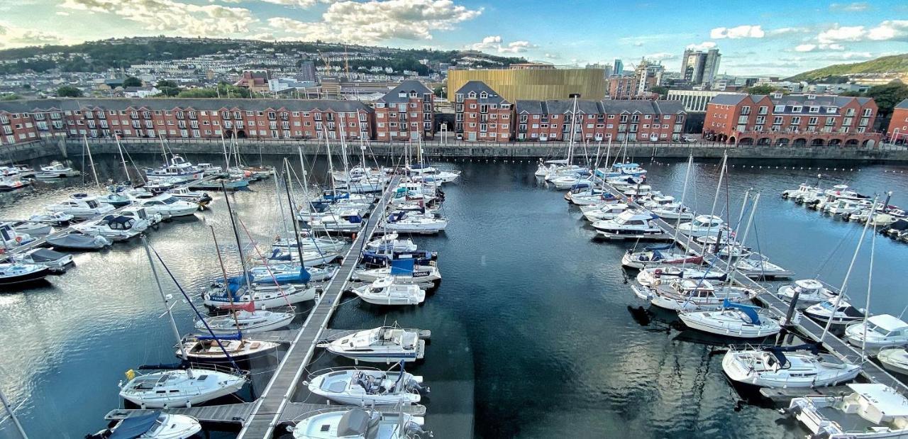 Artistic And Luxurious With Sea View. Side Apartment Swansea