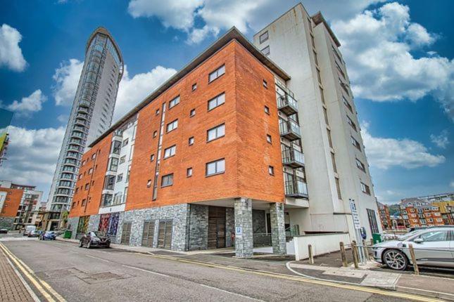 Artistic And Luxurious With Sea View. Side Apartment Swansea